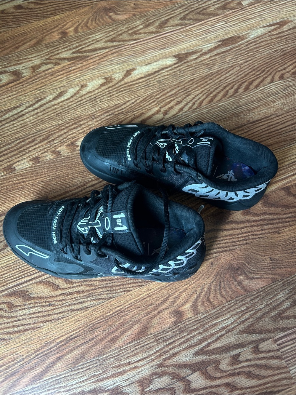 Men's Black Athletic Training Sneakers with Subtle Gray Accents